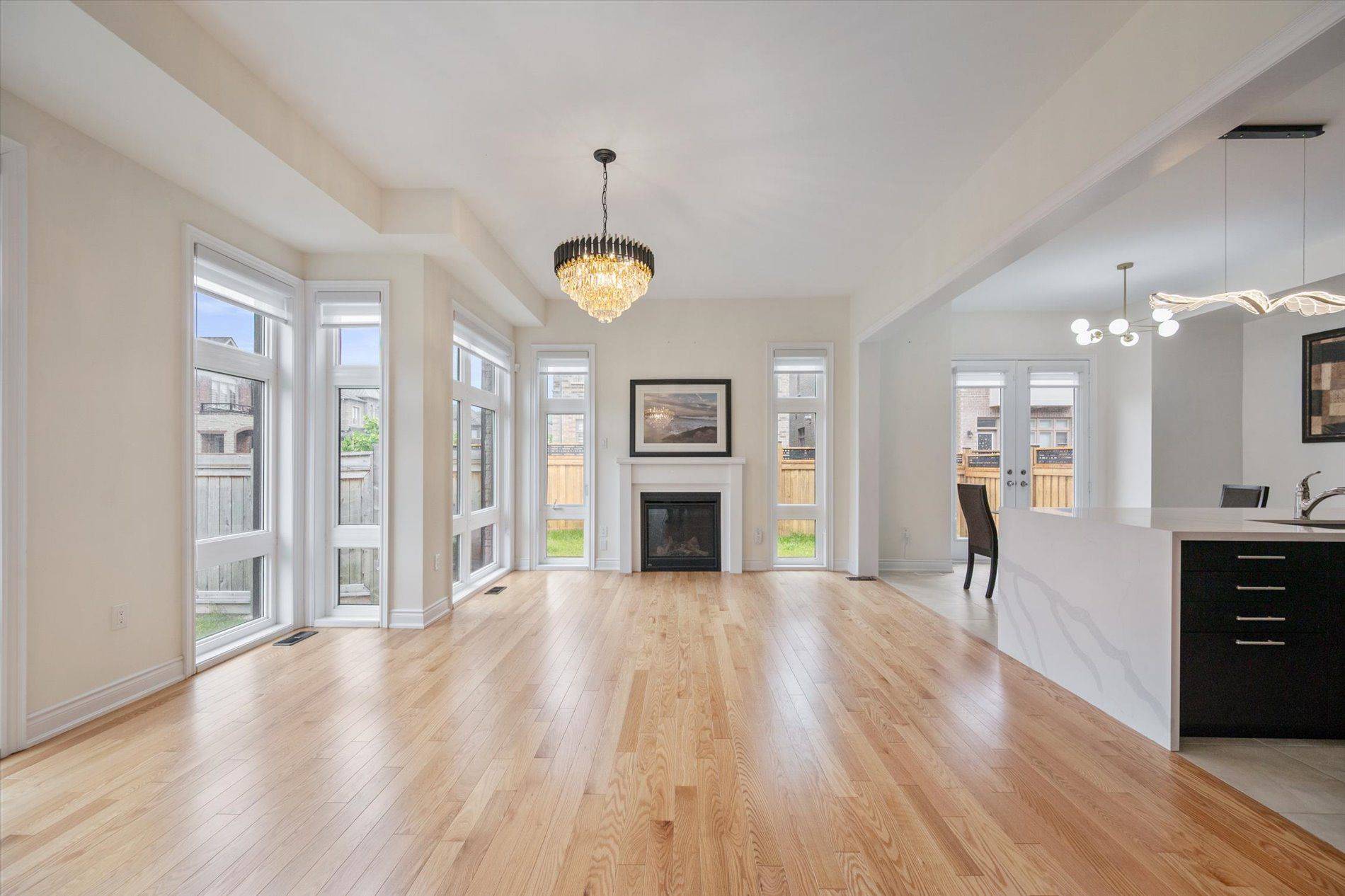 Oakville, ON L6M 5L6,2417 Edward Leaver TRL