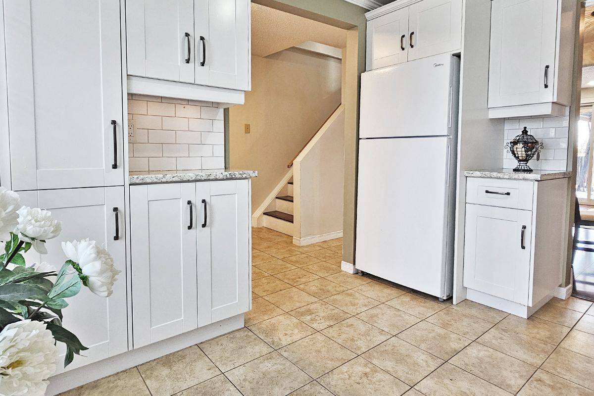 Halton Hills, ON L7J 2W2,12 Hill ST