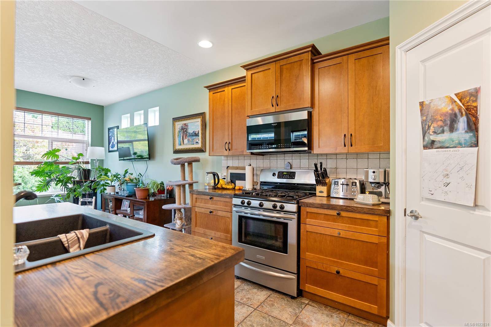 Sooke, BC V9Z 1J9,6442 Birchview Way