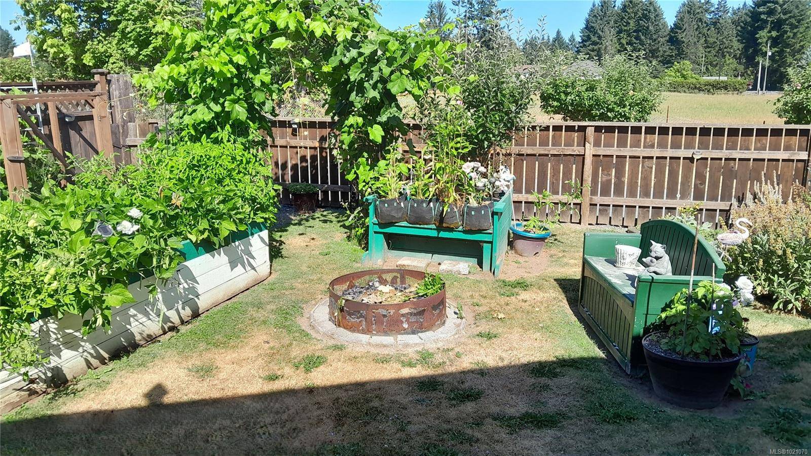 Cassidy, BC V9G 1L3,1572 Seabird Rd #4