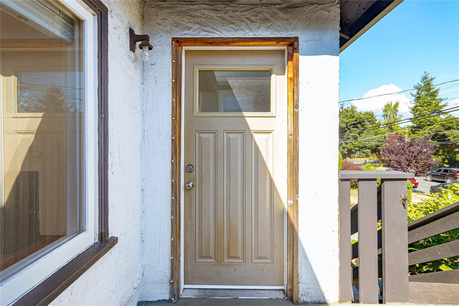 Victoria, BC V8R 2K8,1645 Haultain St