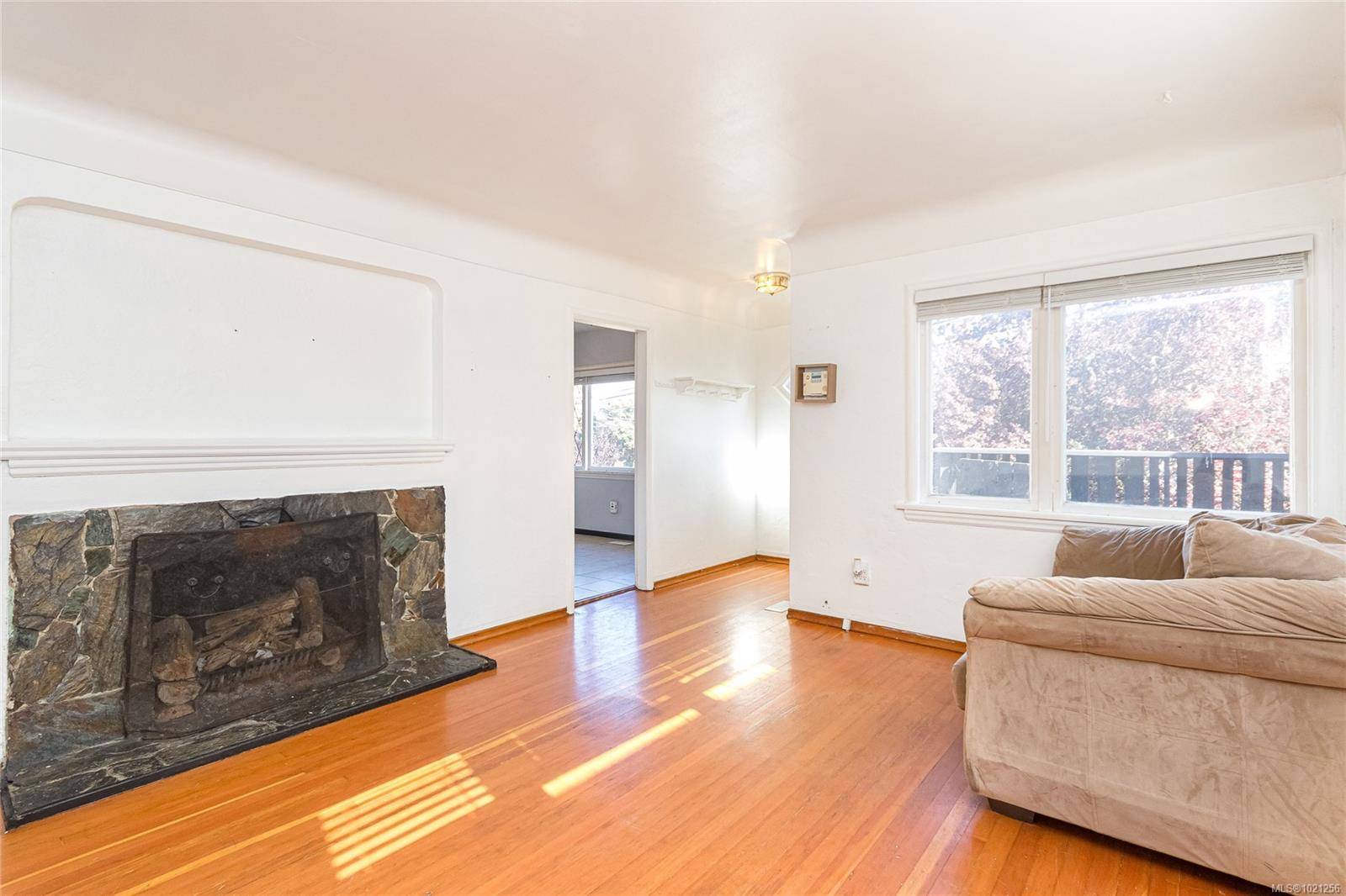 Victoria, BC V8R 2K8,1645 Haultain St