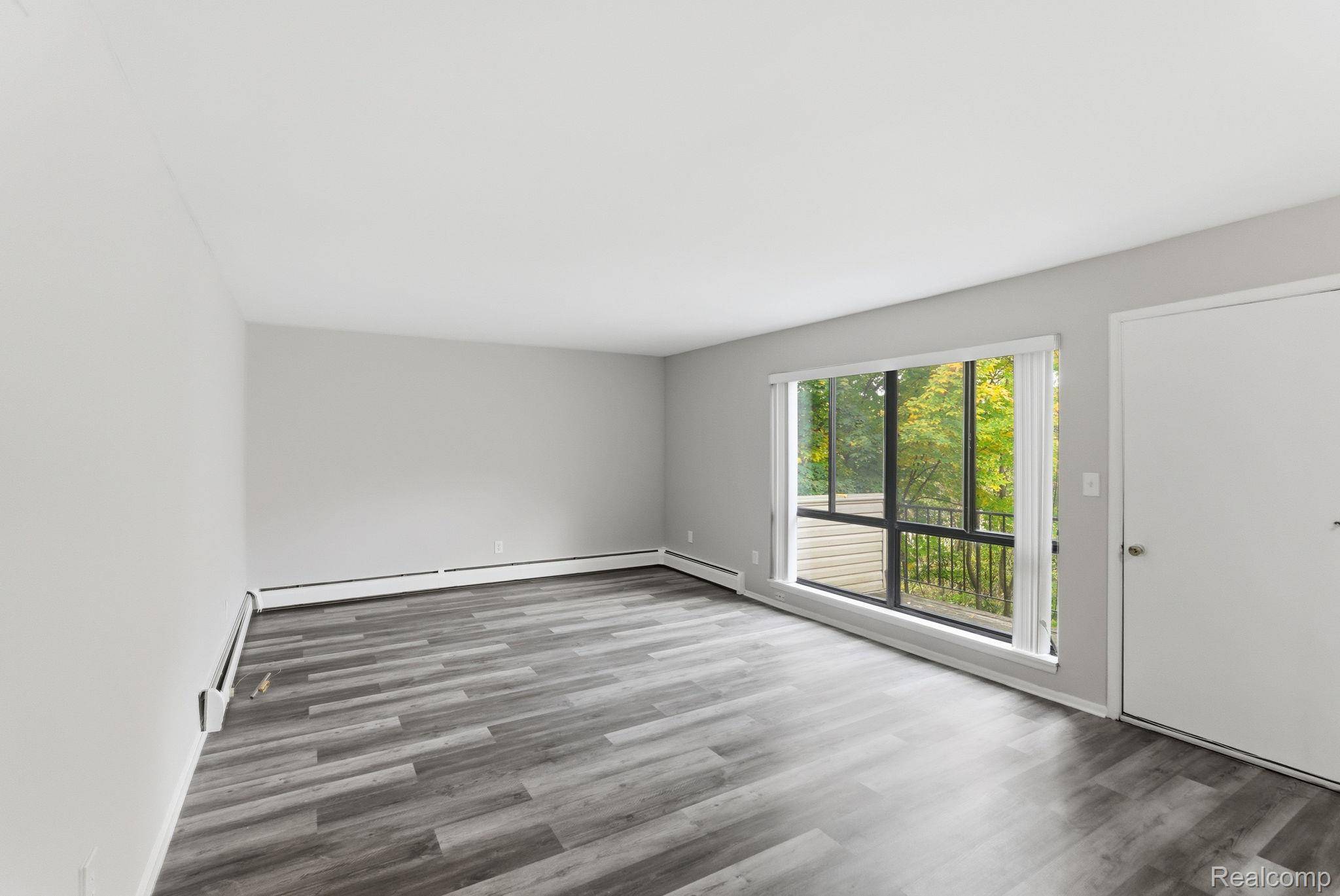 Farmington Hills, MI 48336,28418 W 8 Mile RD #C1