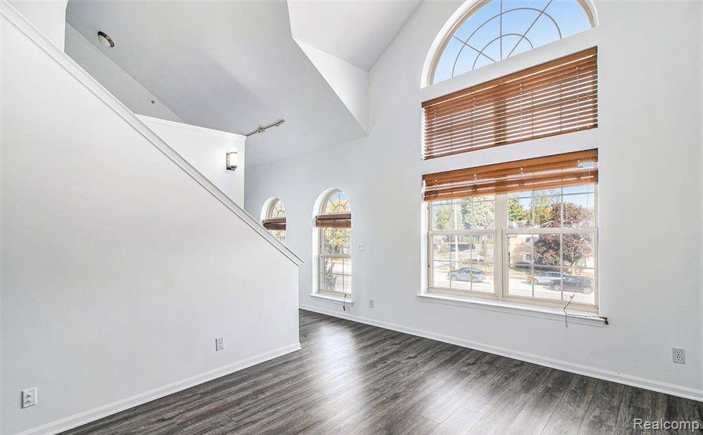 Troy, MI 48084,3274 Camden DR