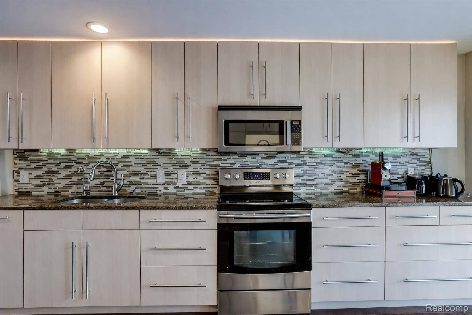 Troy, MI 48084,3274 Camden DR