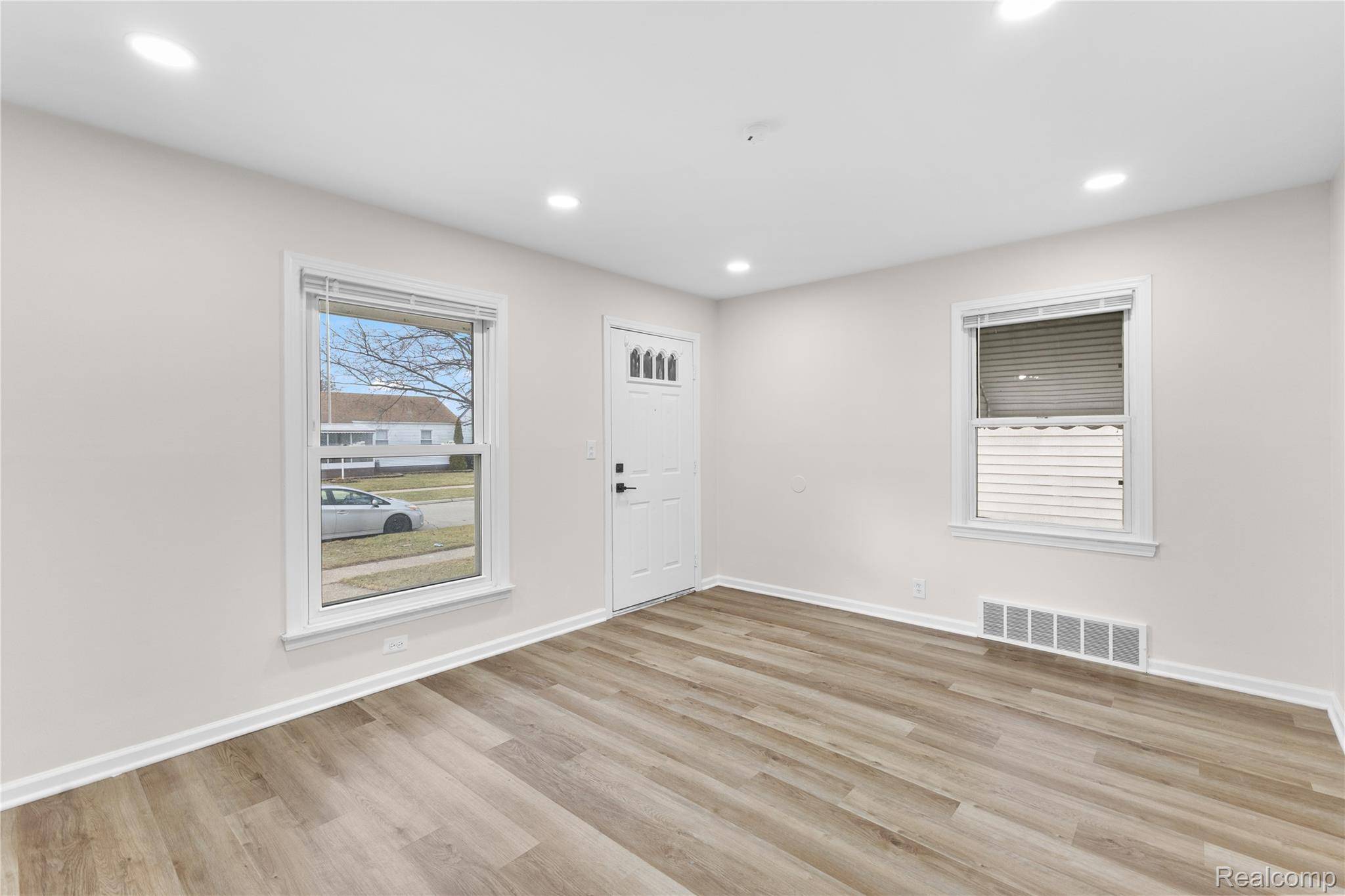 Southgate, MI 48195,12421 Helen ST