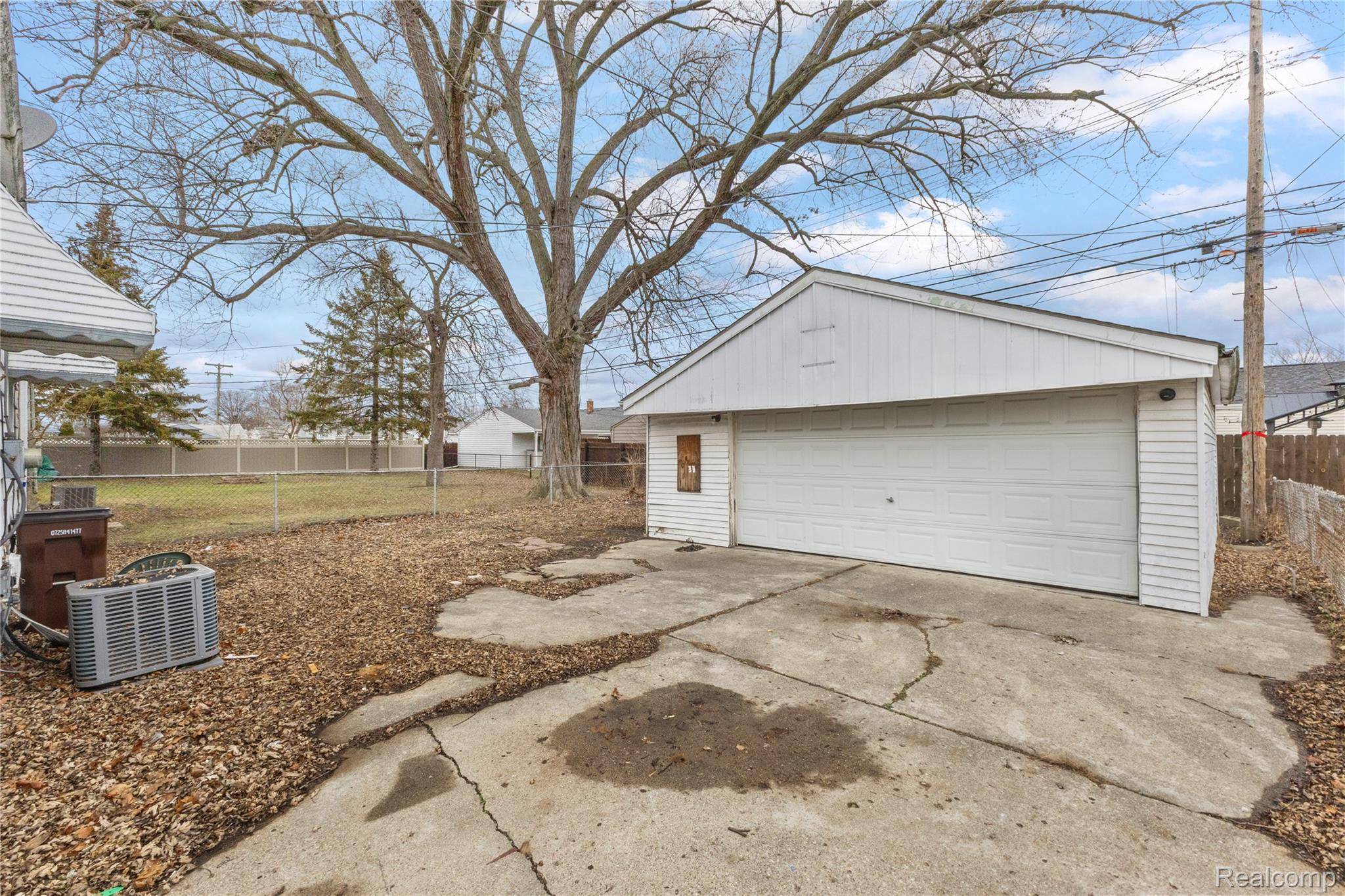 Southgate, MI 48195,12421 Helen ST