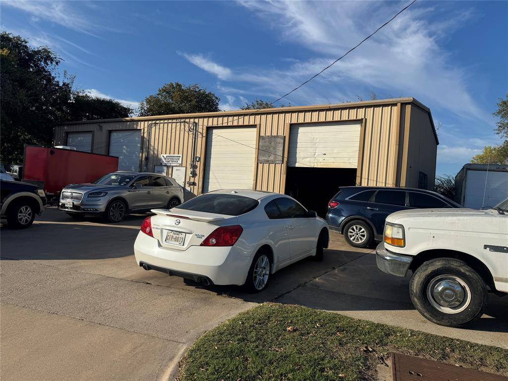 White Settlement, TX 76108,305 N Grants Lane