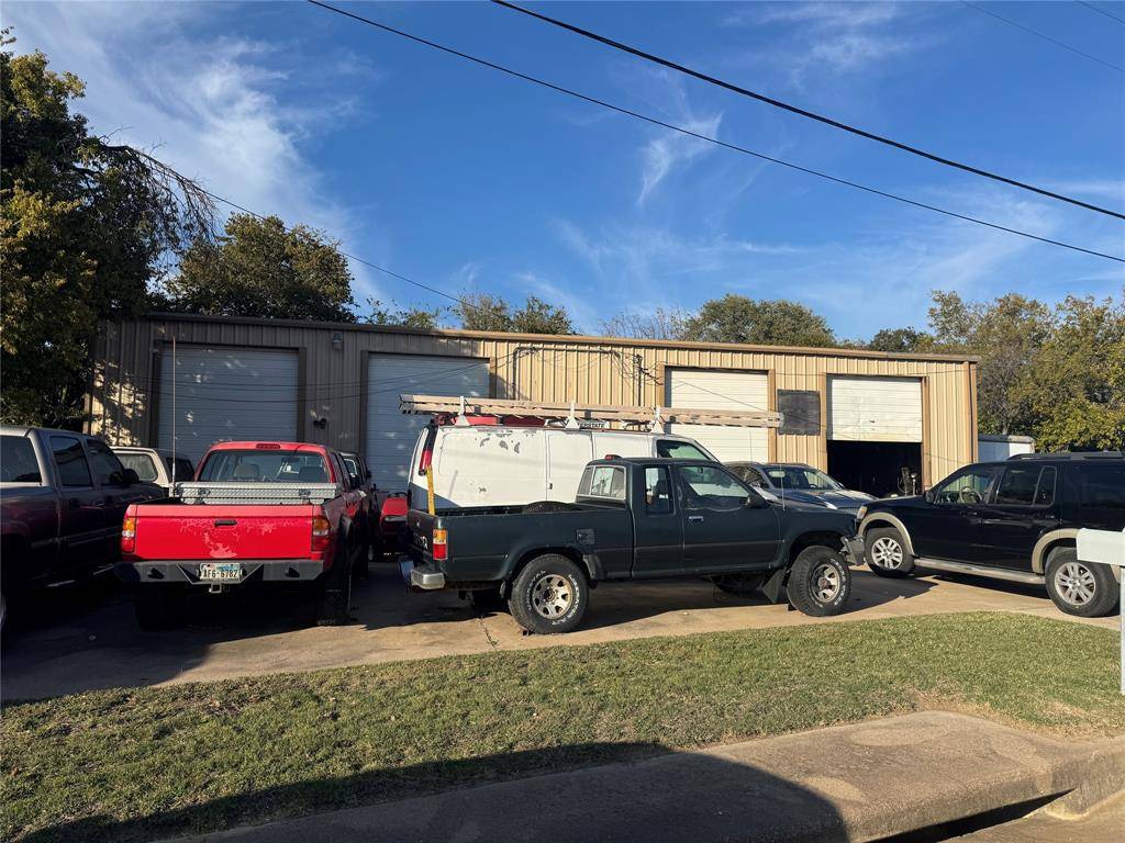 White Settlement, TX 76108,305 N Grants Lane