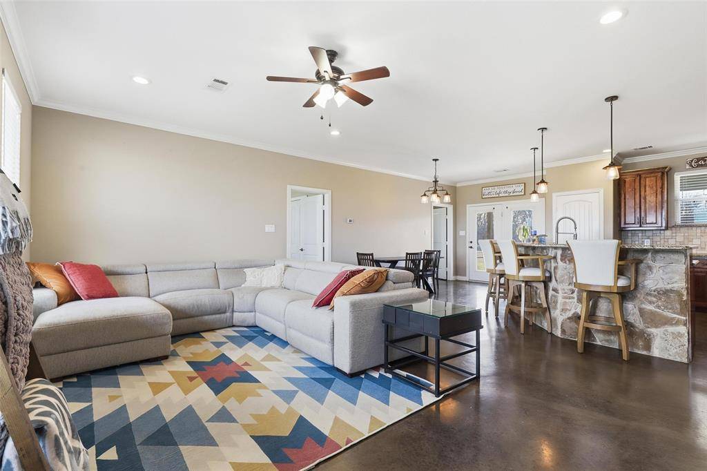 Italy, TX 76651,689 Stafford Road