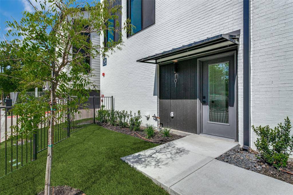 Dallas, TX 75206,5609 Live Oak Street #109