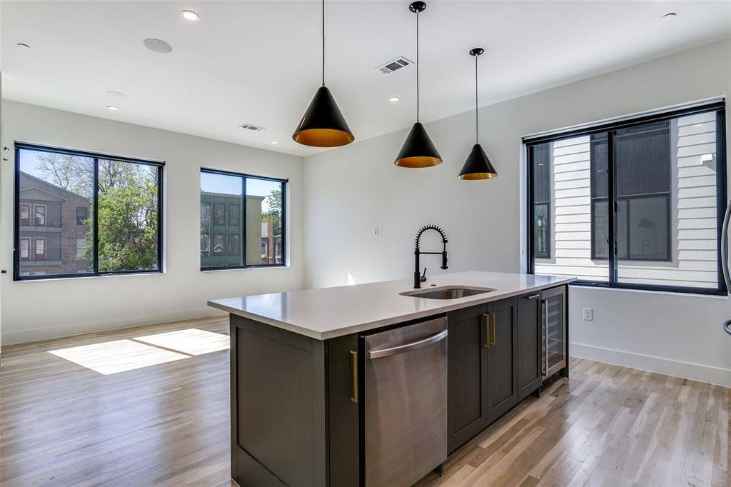 Dallas, TX 75206,5609 Live Oak Street #109