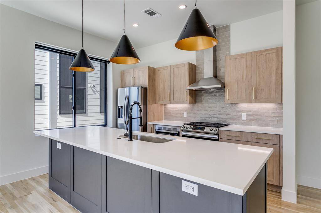 Dallas, TX 75206,5609 Live Oak Street #109