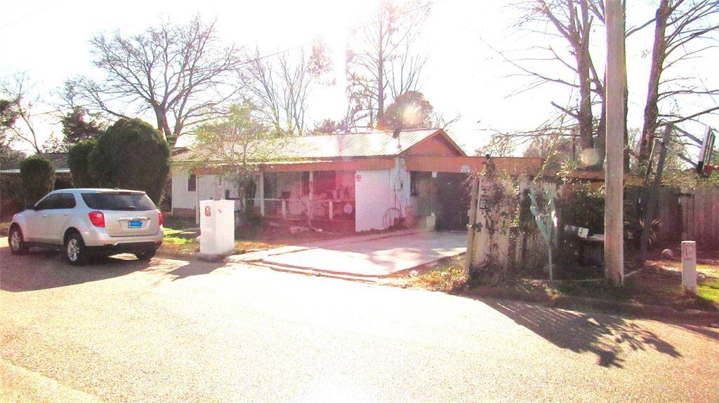 Pittsburg, TX 75686,607 Pineland Street