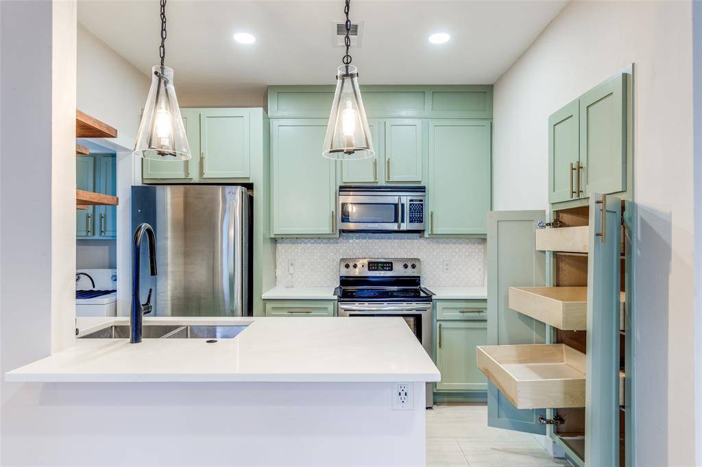 Addison, TX 75001,4067 Beltway Drive #111