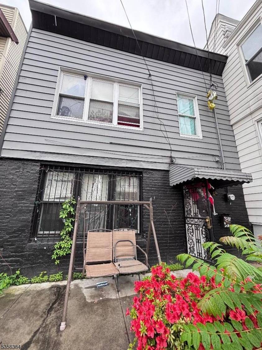 Jersey City, NJ 07305,93 Woodlawn Ave