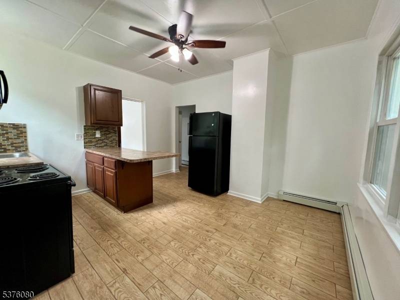 Clifton City, NJ 07011,420 Lakeview Ave #1R