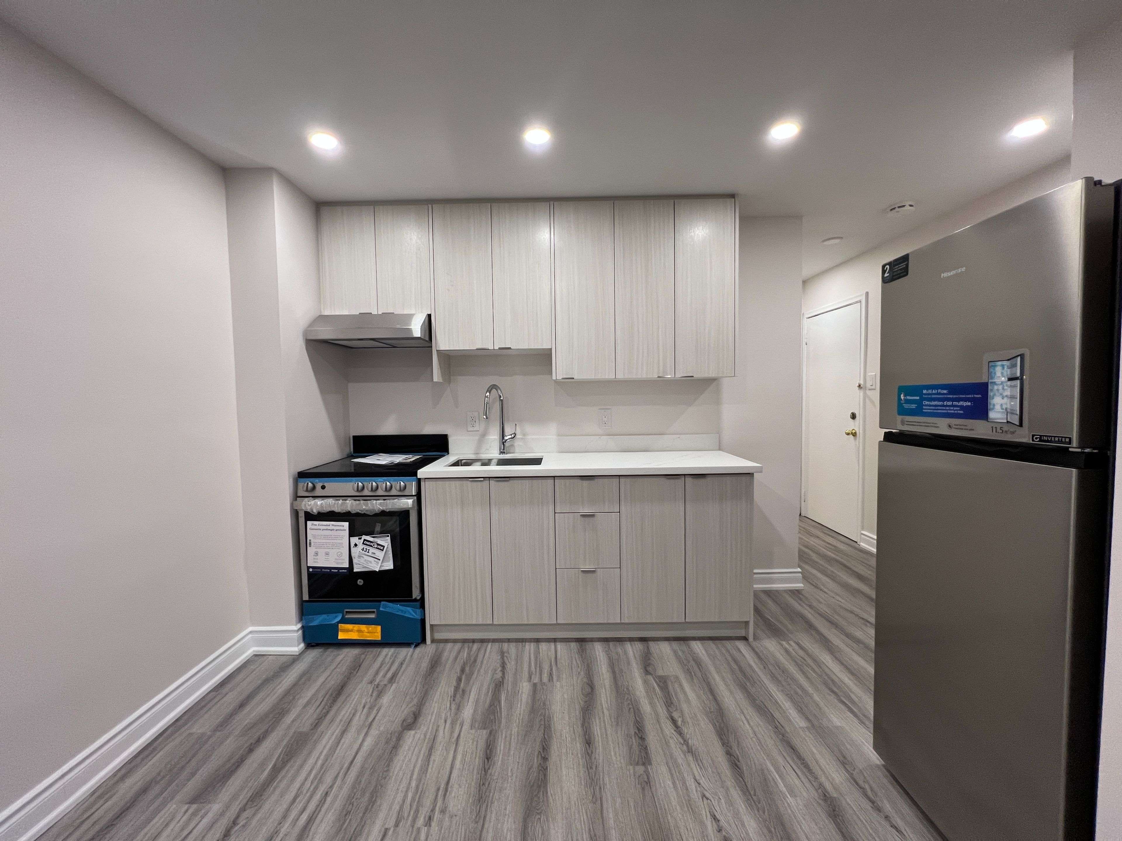 Toronto E01, ON M4L 1Z1,1324B GERRARD ST E #APT 1