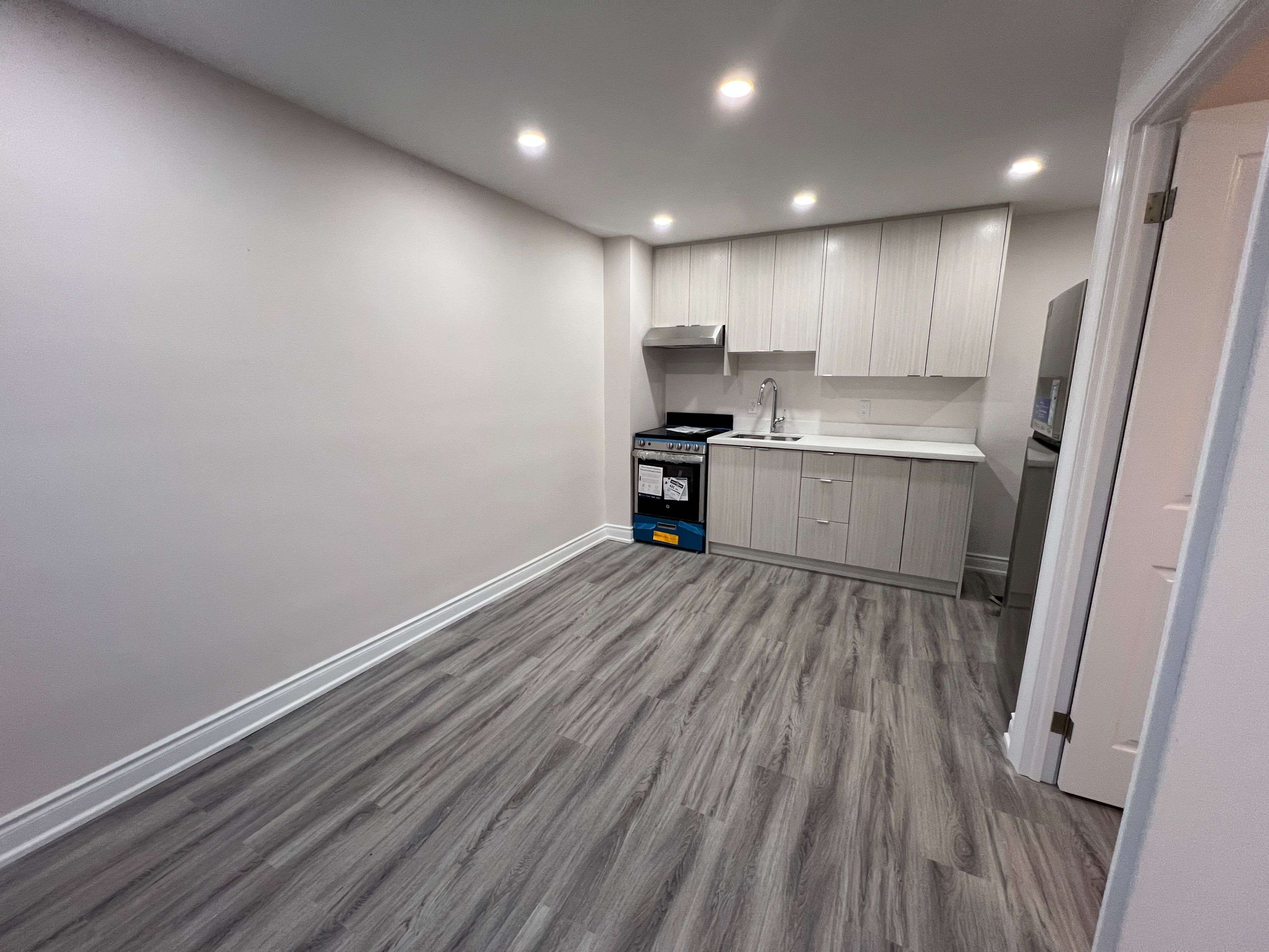 Toronto E01, ON M4L 1Z1,1324B GERRARD ST E #APT 1