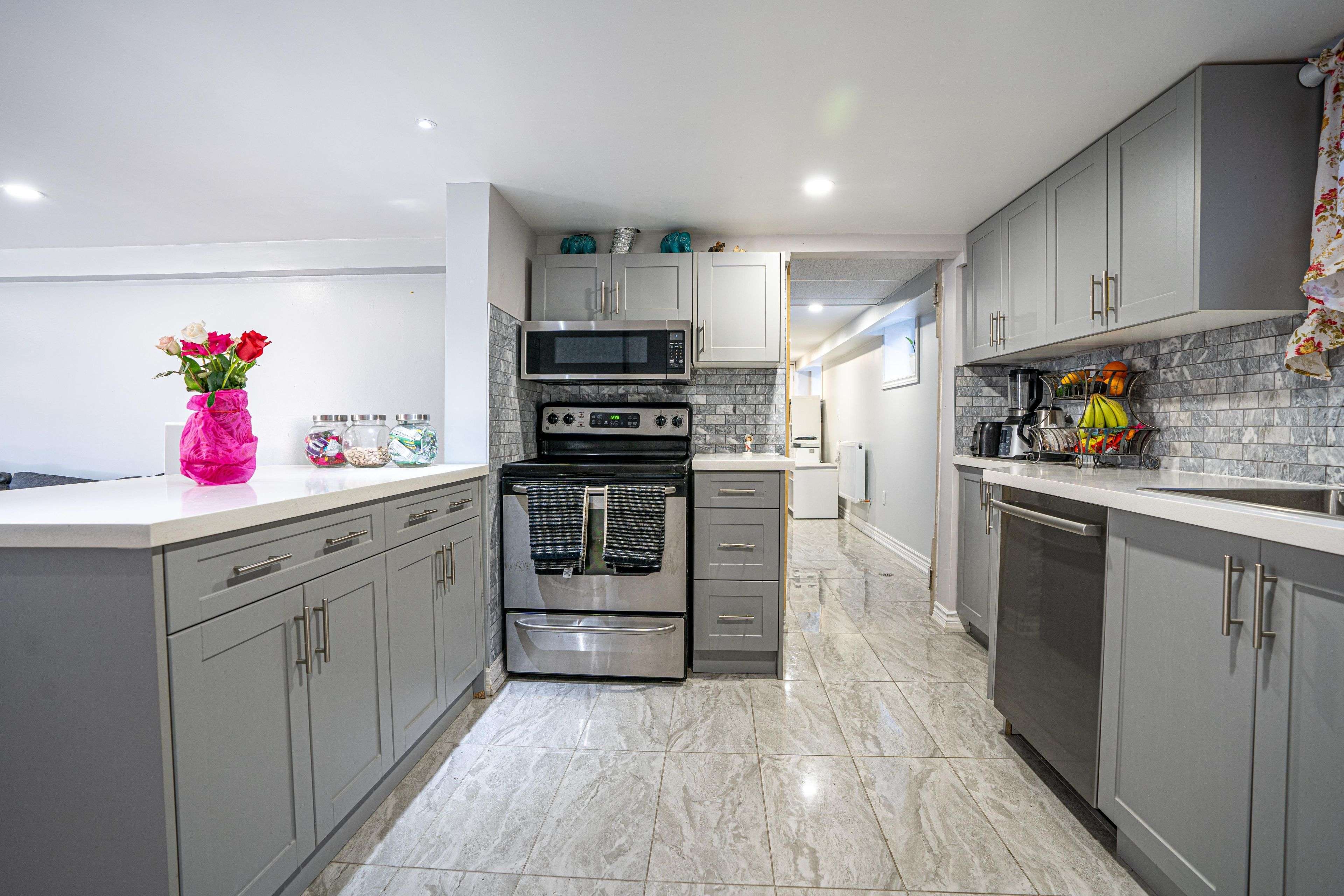 Toronto E06, ON M1N 1G7,3 Lakehurst DR #B