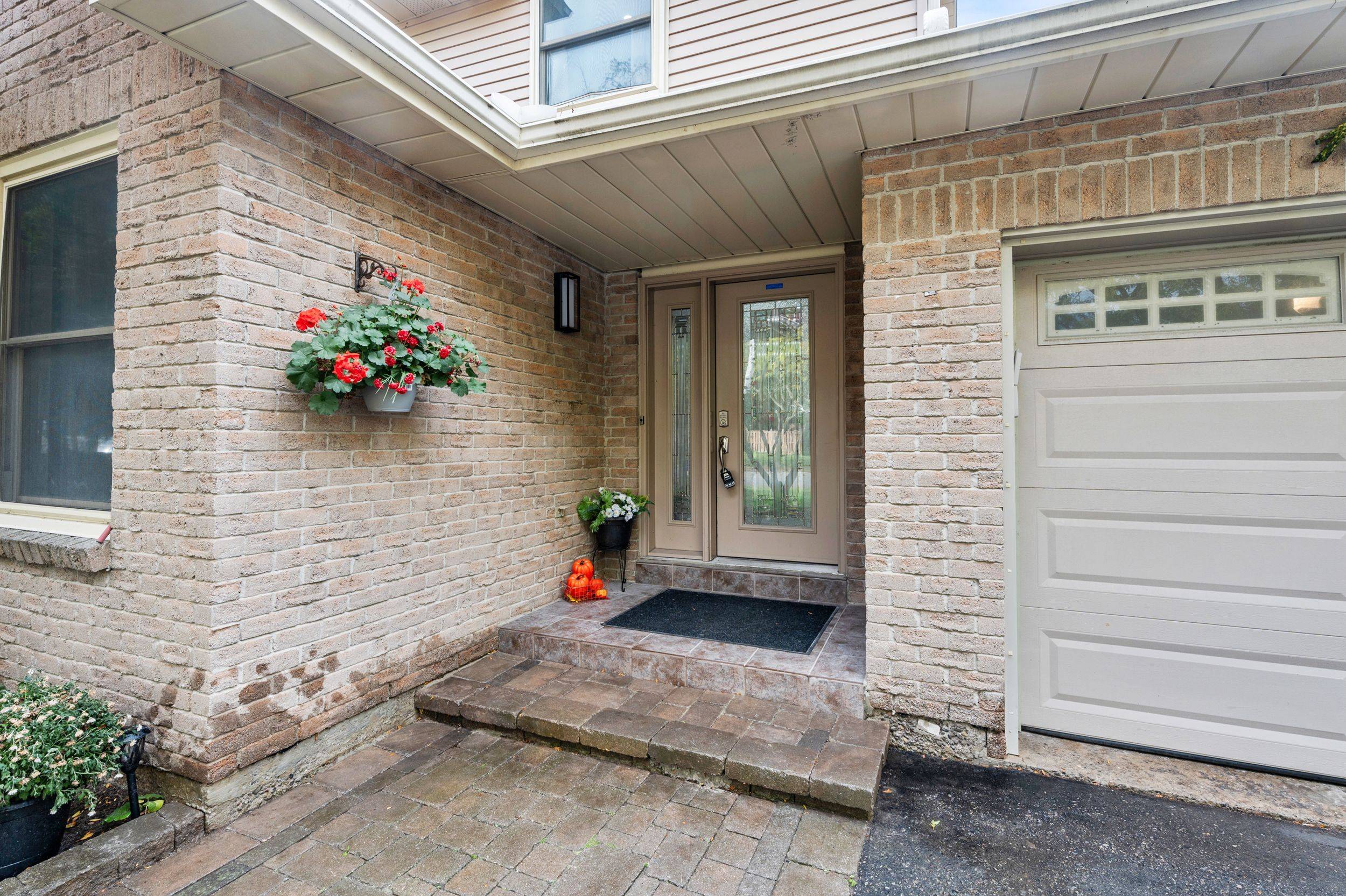 Whitby, ON L1N 6M7,15 Langmaid CT