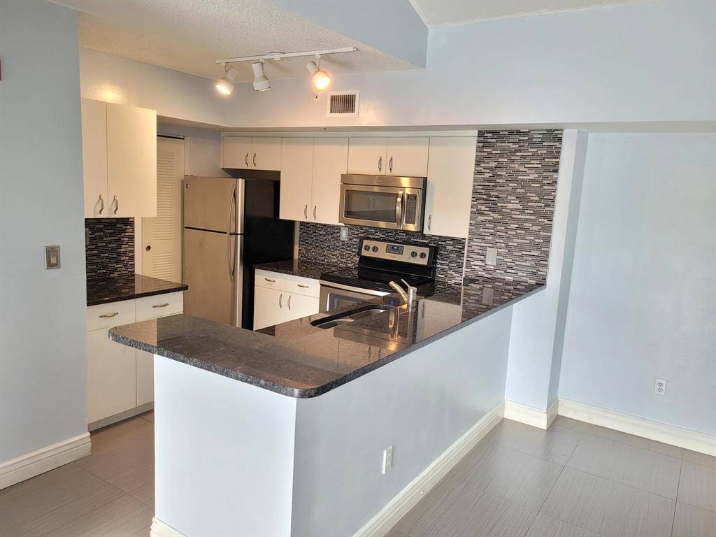 Davie, FL 33328,2600 S University Dr #322