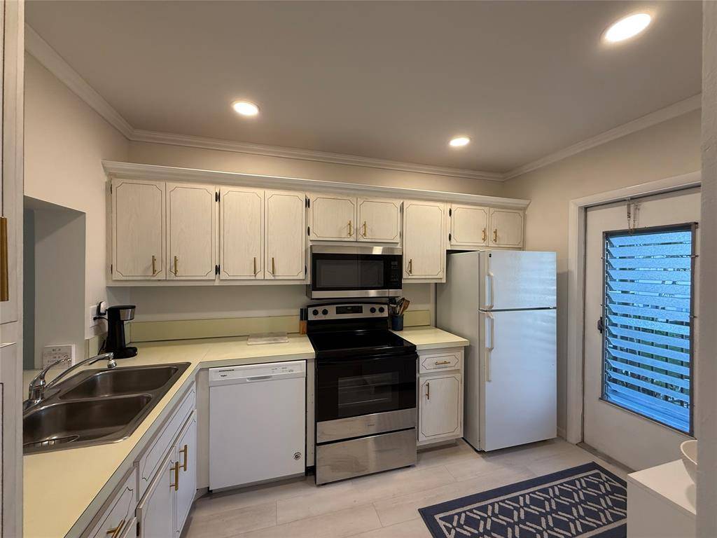 Lauderdale By The Sea, FL 33308,4117 E Bougainvilla Dr #209