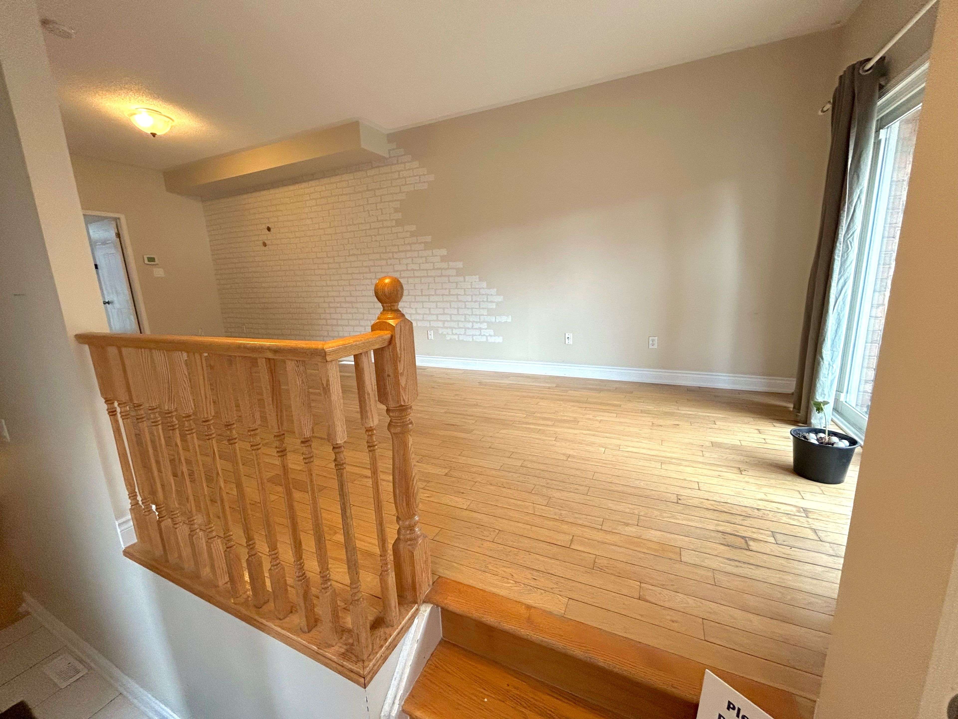 Richmond Hill, ON L4C 0M7,23 Observatory LN #264