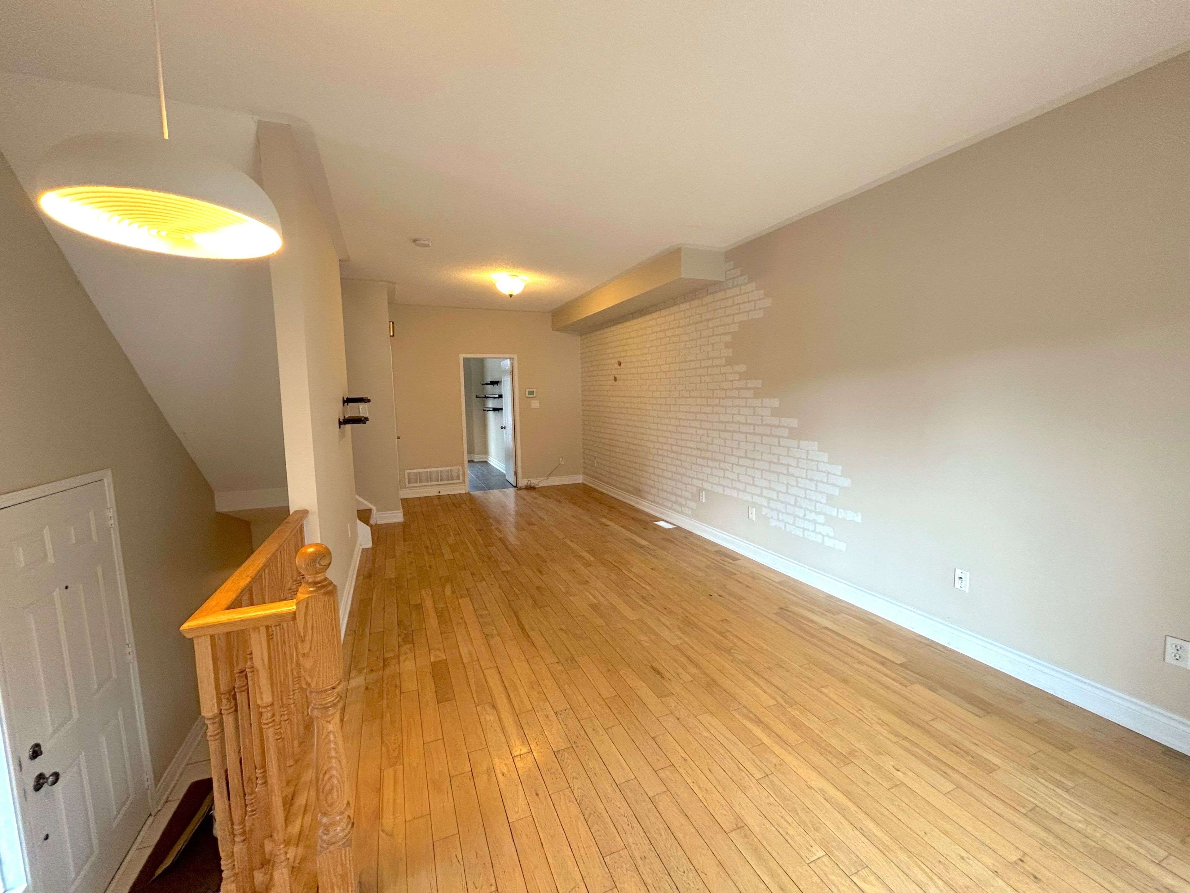 Richmond Hill, ON L4C 0M7,23 Observatory LN #264