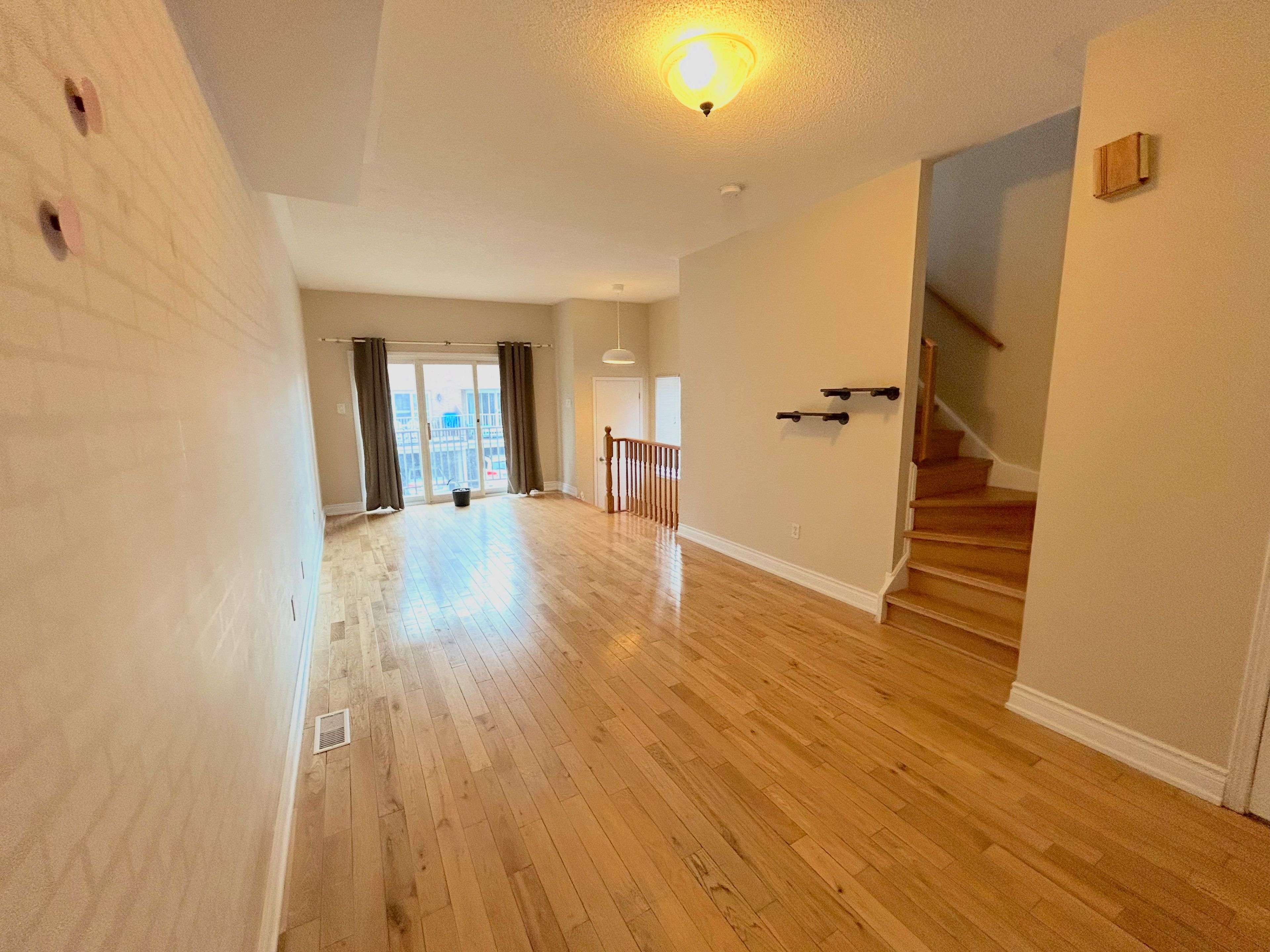 Richmond Hill, ON L4C 0M7,23 Observatory LN #264