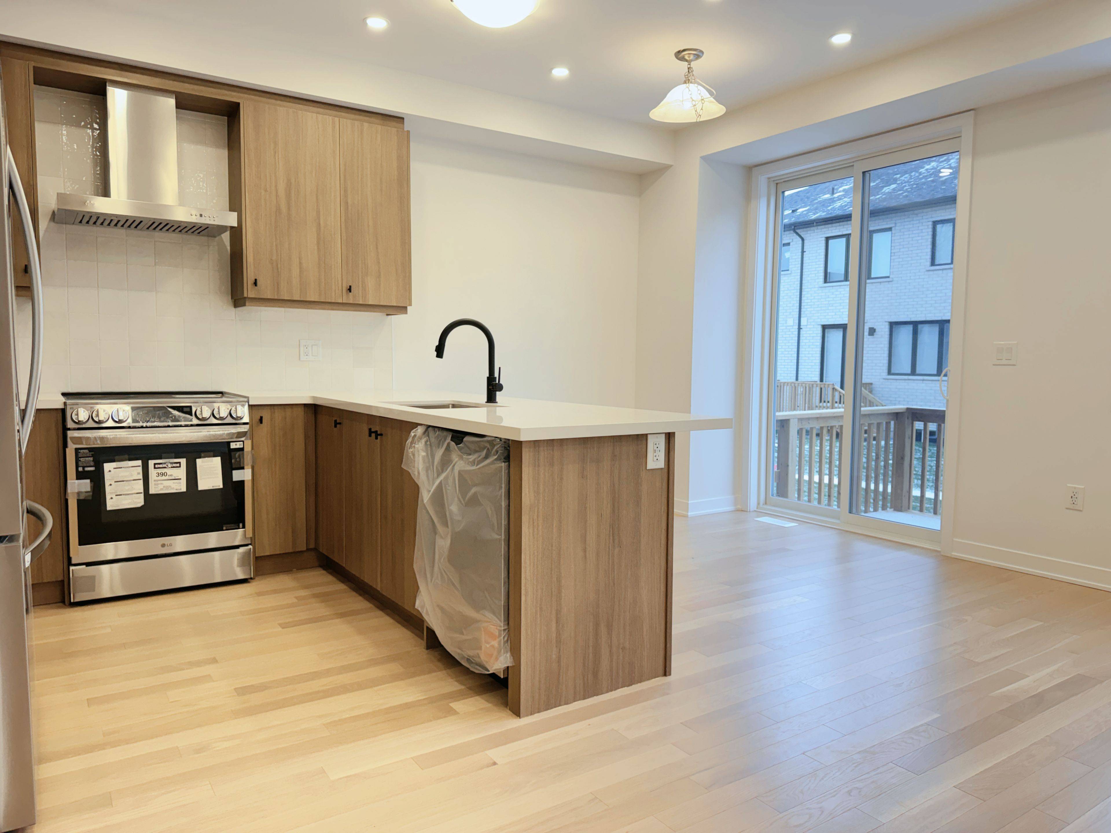 Markham, ON L3R 3X3,7 Anna Russell WAY