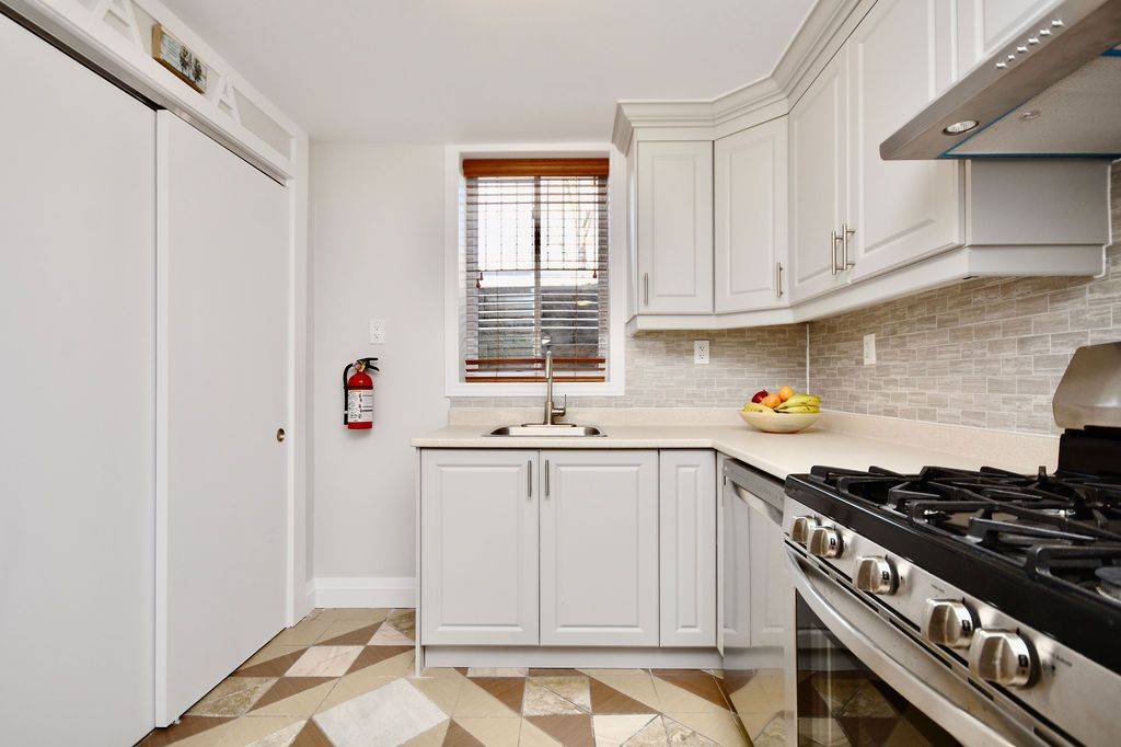 Barrie, ON L4N 7E3,42 Mcveigh DR