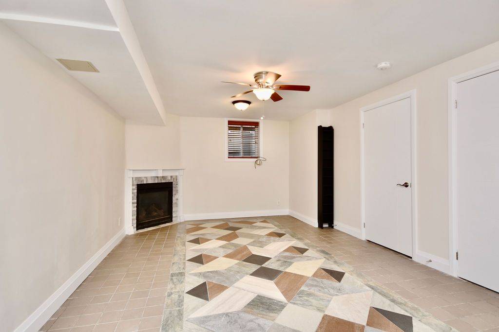 Barrie, ON L4N 7E3,42 Mcveigh DR