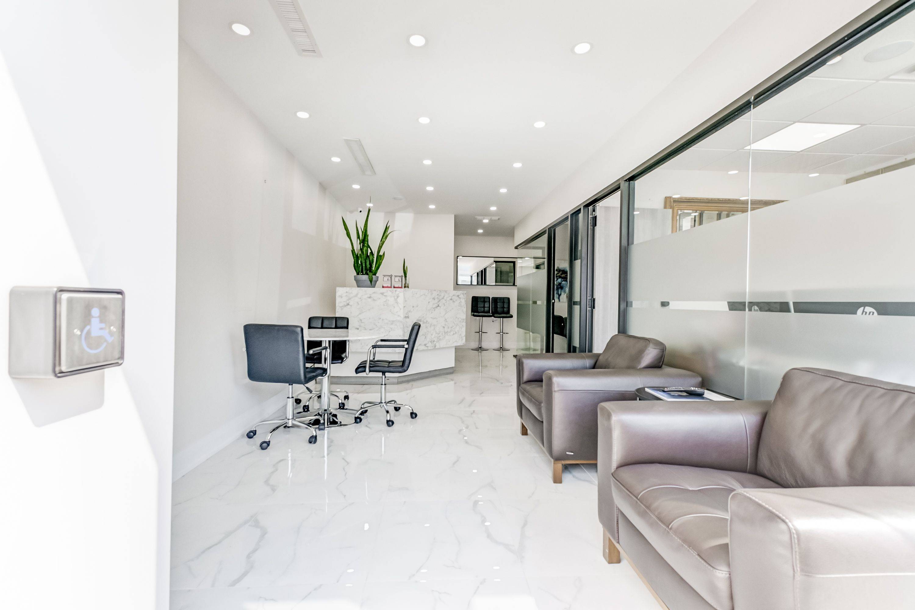 Mississauga, ON L4Y 0G4,1185 Queensway N/A E #6