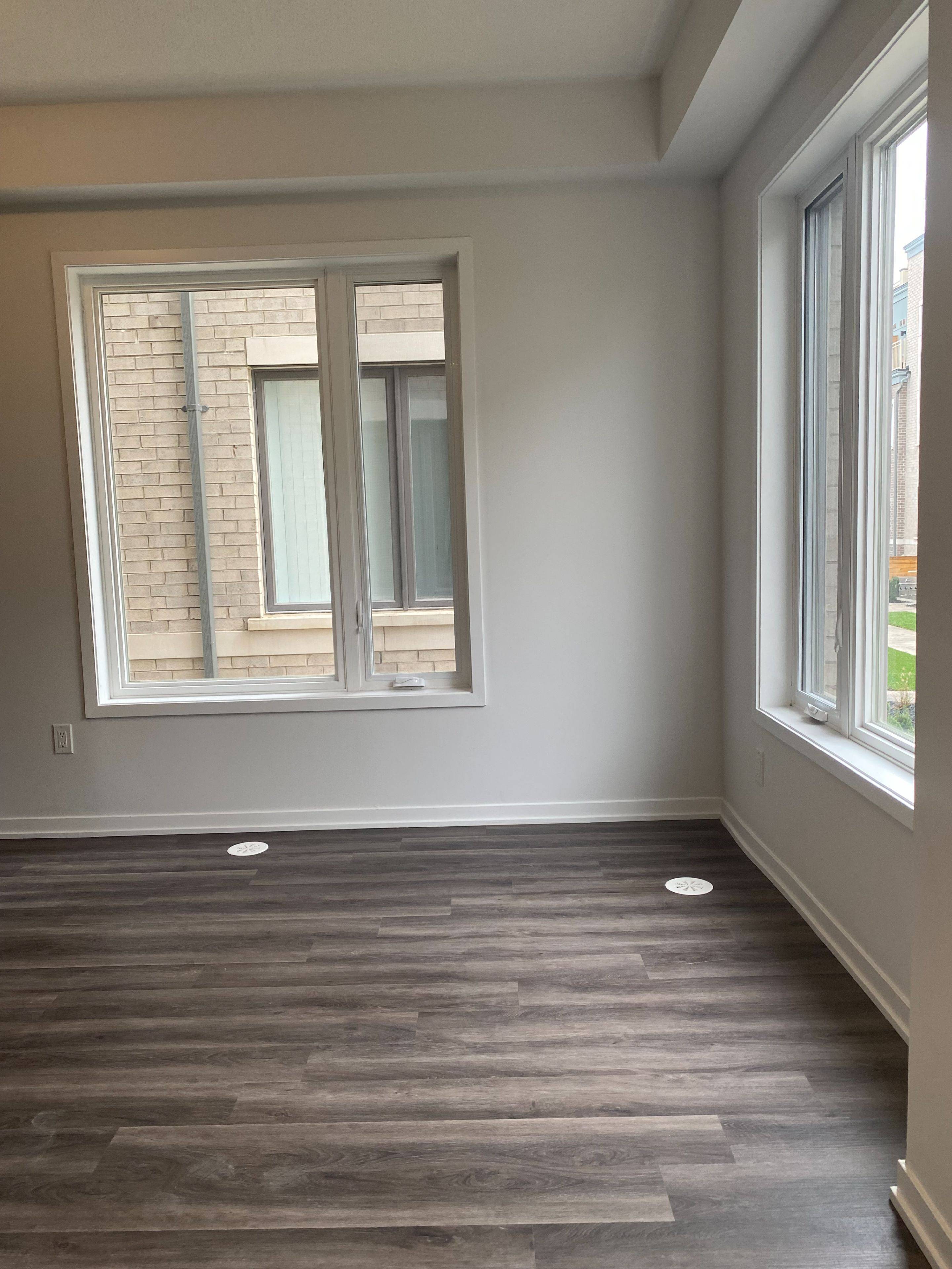 Toronto W06, ON M8V 0J6,10 LLOYD JANES LN #TH 200