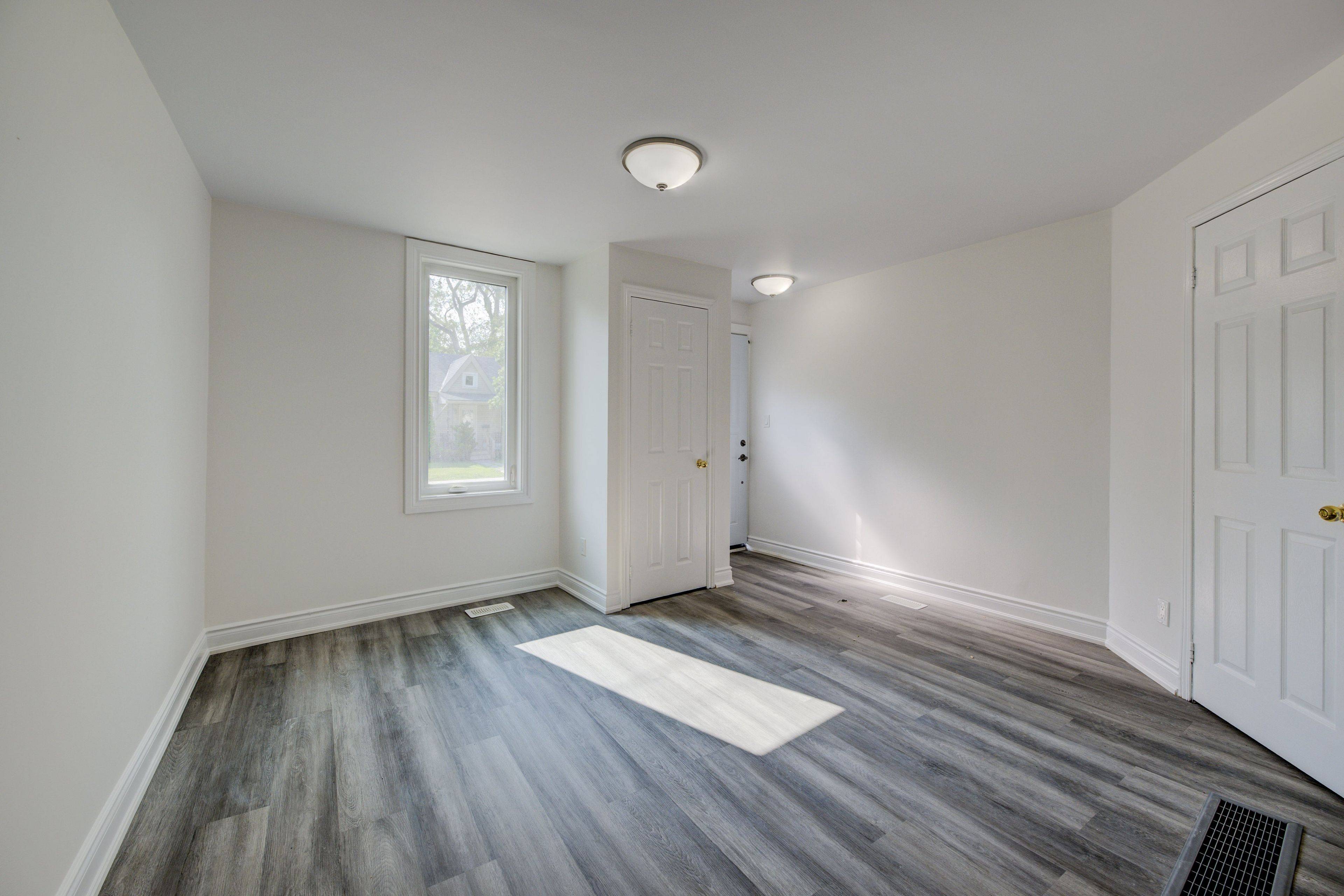 Hamilton, ON L8R 3G2,57 1/2 Breadalbane ST