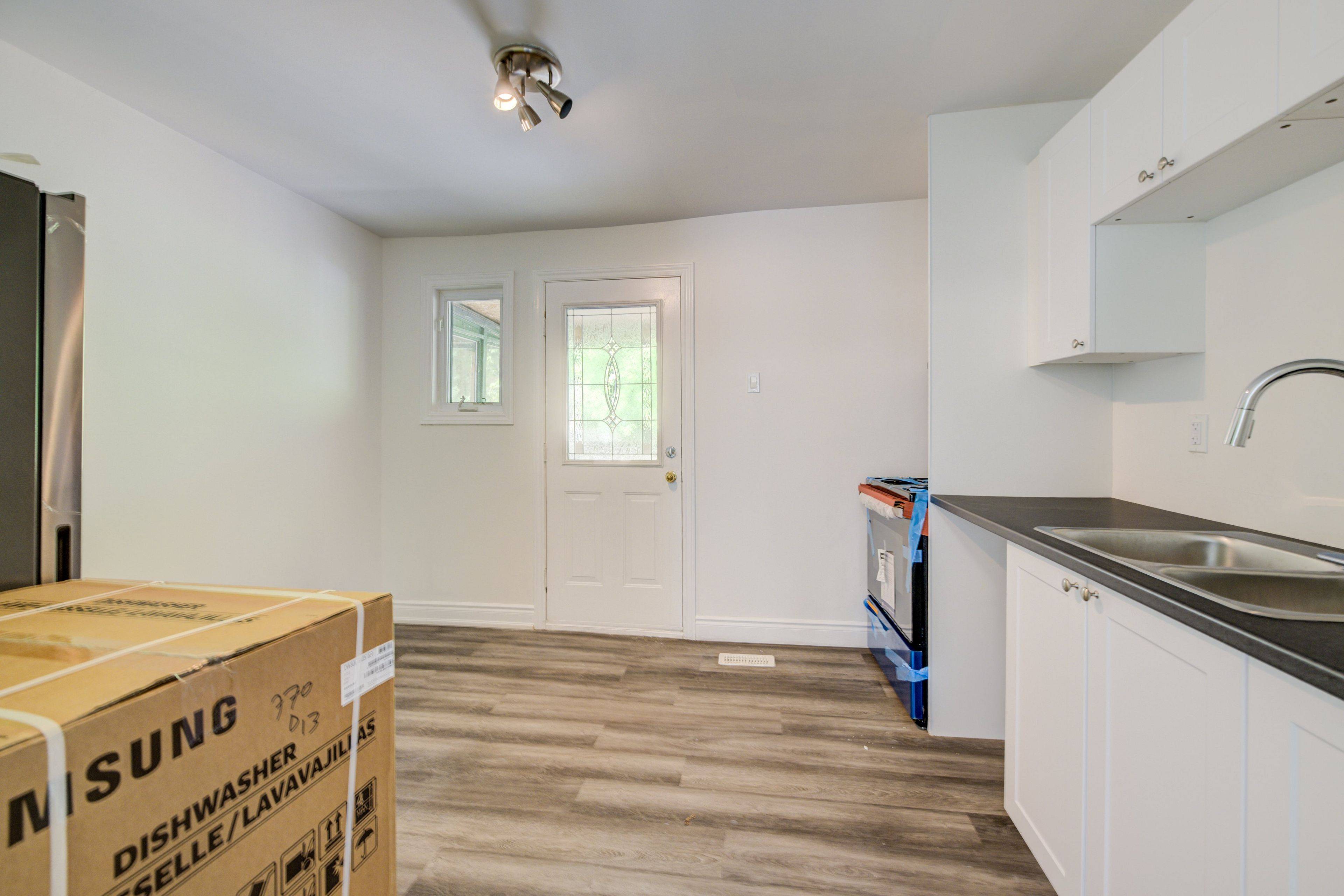 Hamilton, ON L8R 3G2,57 1/2 Breadalbane ST