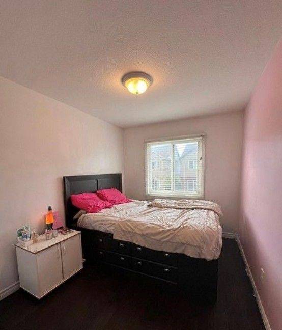 Kitchener, ON N2R 1W5,64 Rockcliffe DR NW