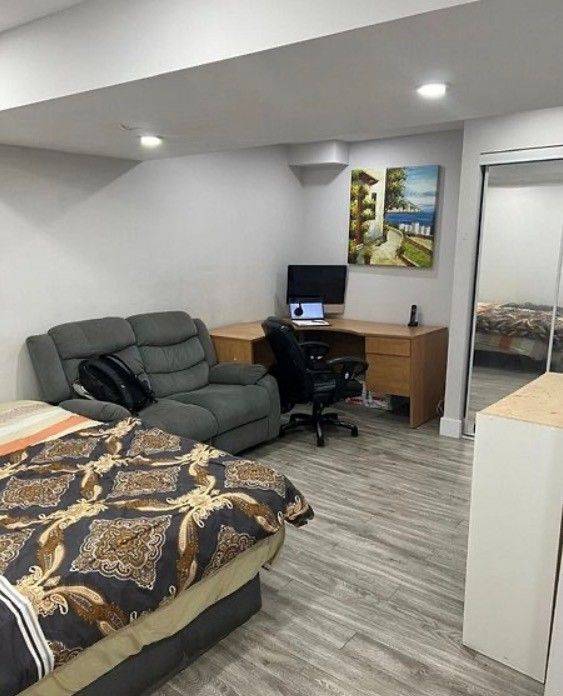 Kitchener, ON N2R 1W5,64 Rockcliffe DR NW