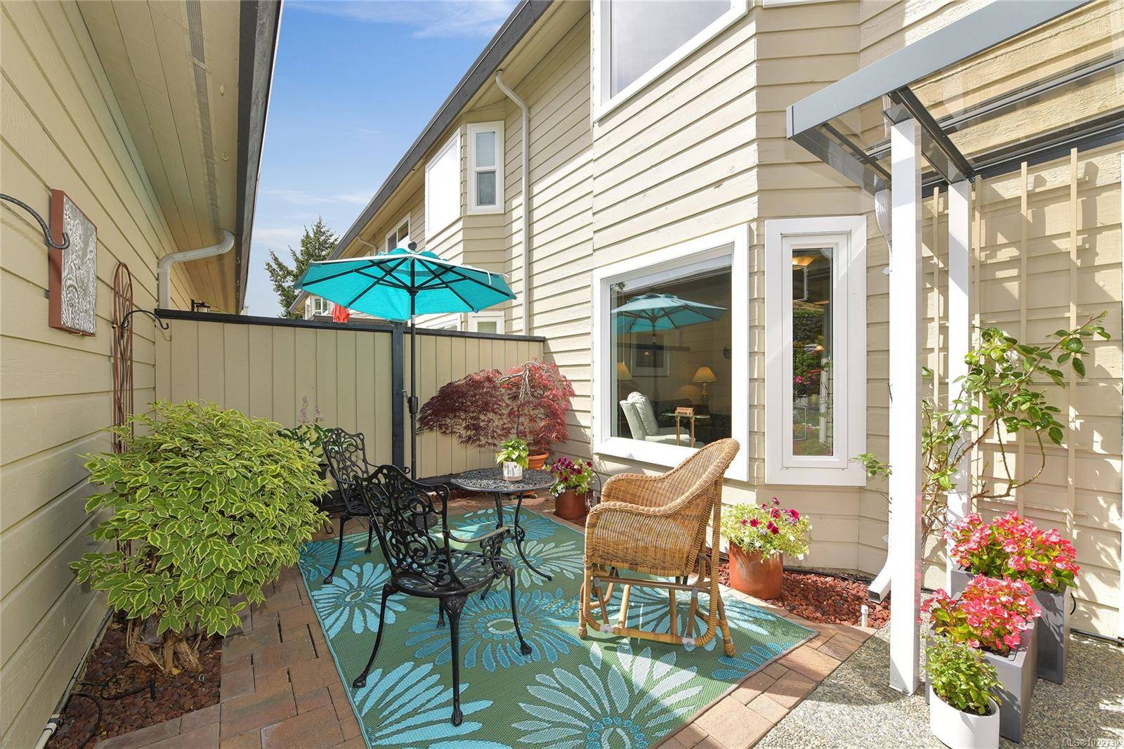 Saanich, BC V8N 5X5,2829 Arbutus Rd #913