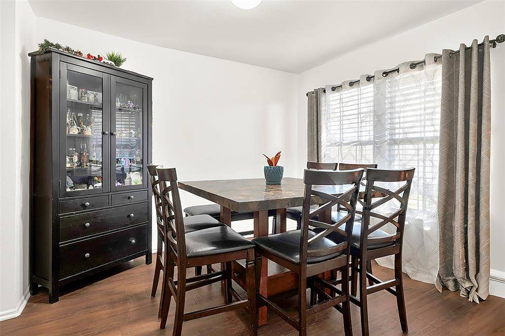 Dallas, TX 75249,5722 Firethorn Drive