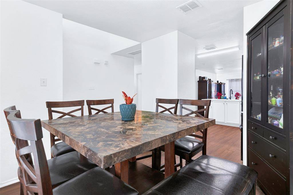 Dallas, TX 75249,5722 Firethorn Drive