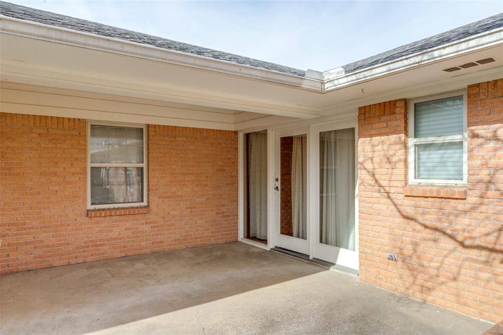 Dallas, TX 75238,9830 Crestwick Drive