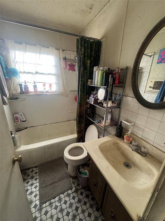 Arlington, TX 76010,1104 E Lovers Lane