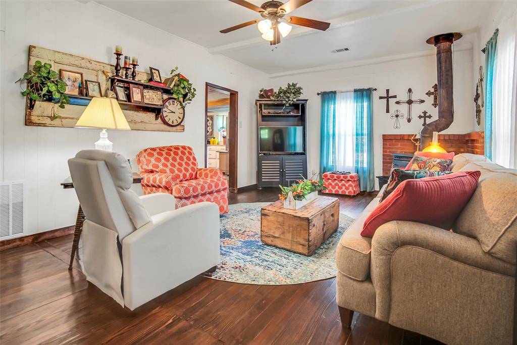 Van Alstyne, TX 75495,182 Douglas Street