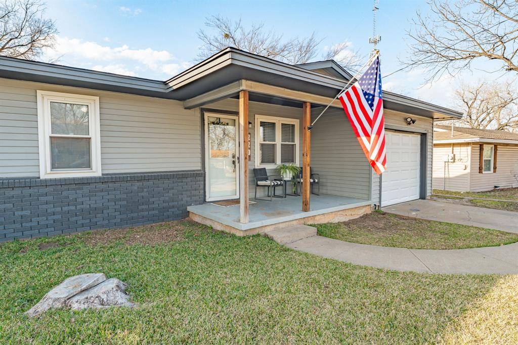 Stephenville, TX 76401,220 Davis