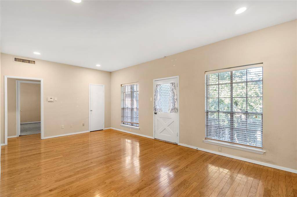 Dallas, TX 75206,6011 E University Boulevard E #247