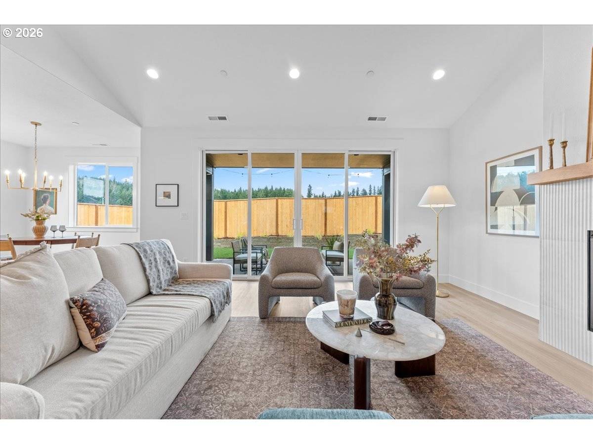 Silverton, OR 97381,789 RILEY DR