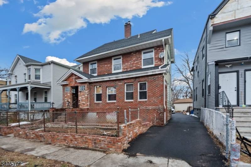 East Orange City, NJ 07017,288 William St