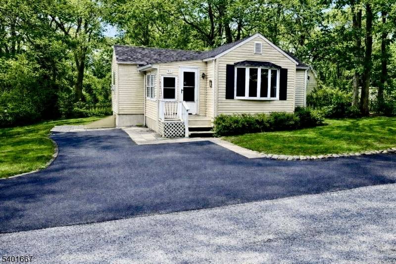 Jefferson Twp., NJ 07849,32 Millburn Rd